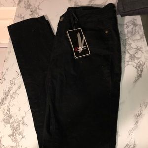 Black high wasted jeans